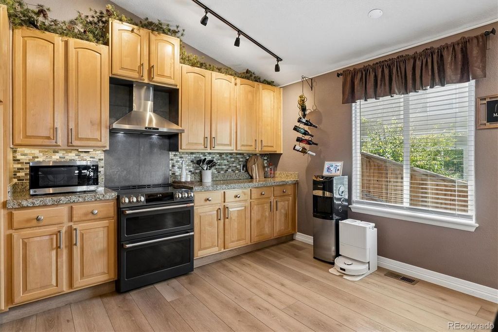 Image 11 of property listing at 9646 Westbury Way, Highlands Ranch, CO 80129