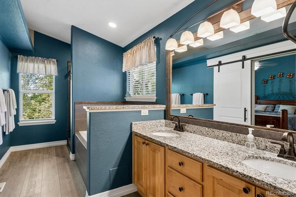 Image 17 of property listing at 9646 Westbury Way, Highlands Ranch, CO 80129