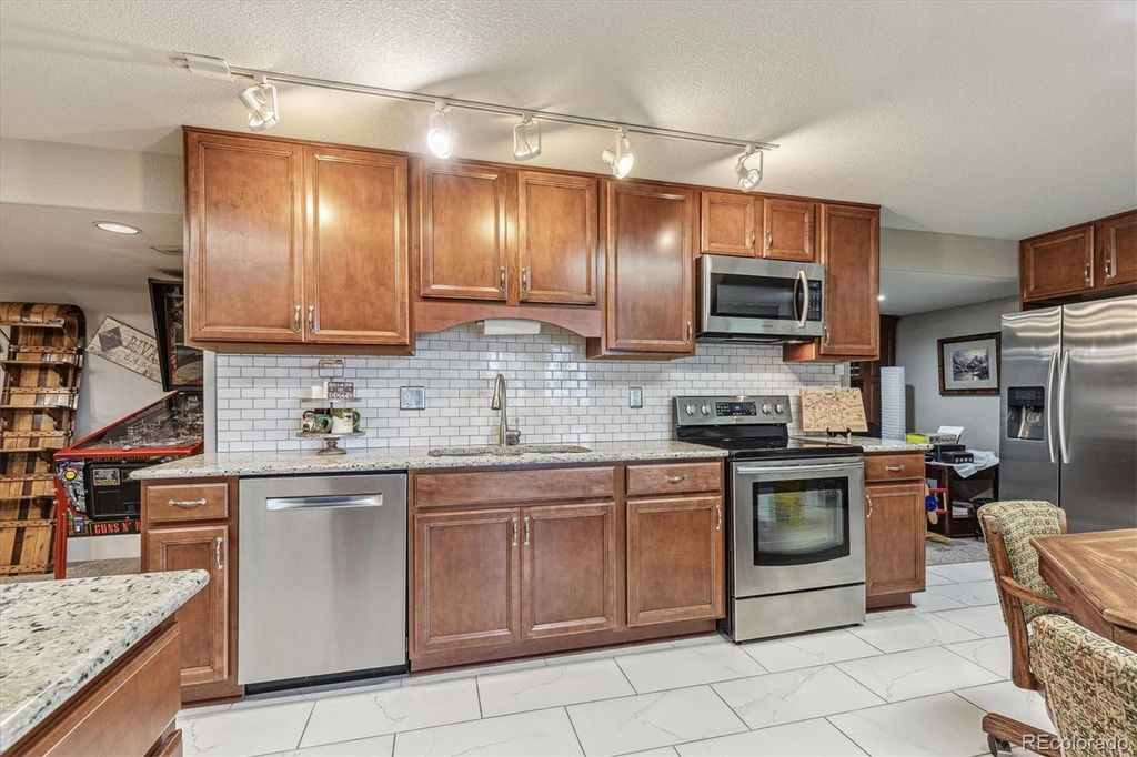 Image 23 of property listing at 9646 Westbury Way, Highlands Ranch, CO 80129