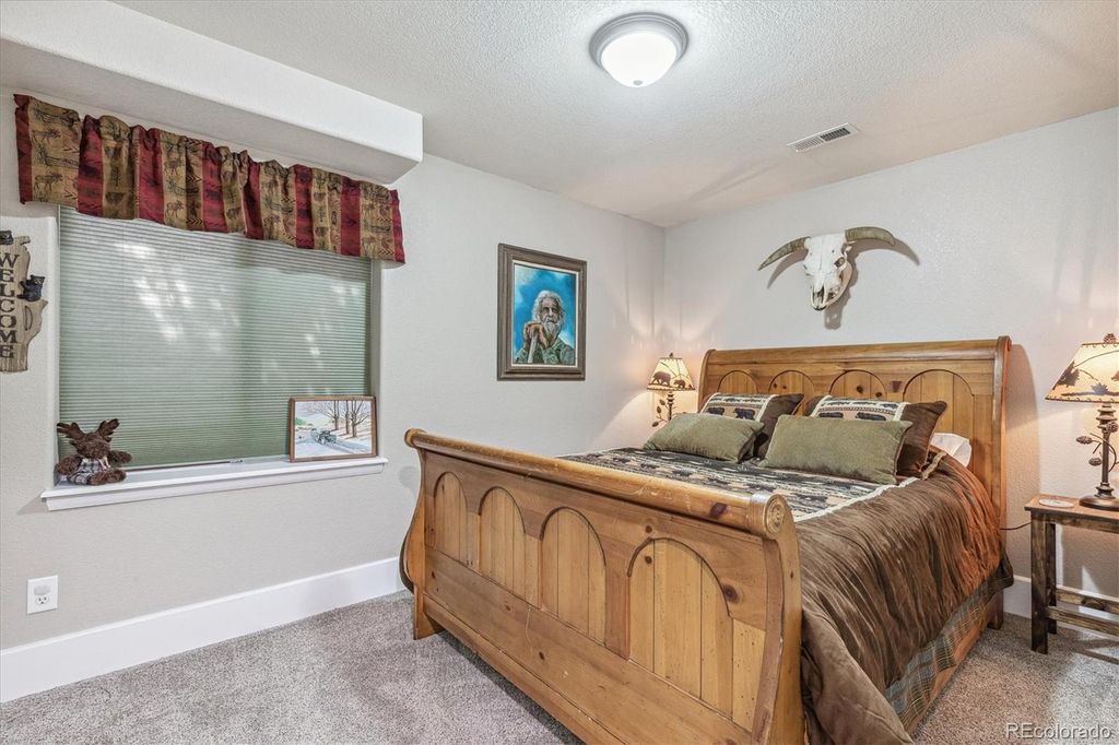 Image 25 of property listing at 9646 Westbury Way, Highlands Ranch, CO 80129