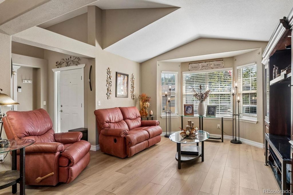 Image 4 of property listing at 9646 Westbury Way, Highlands Ranch, CO 80129
