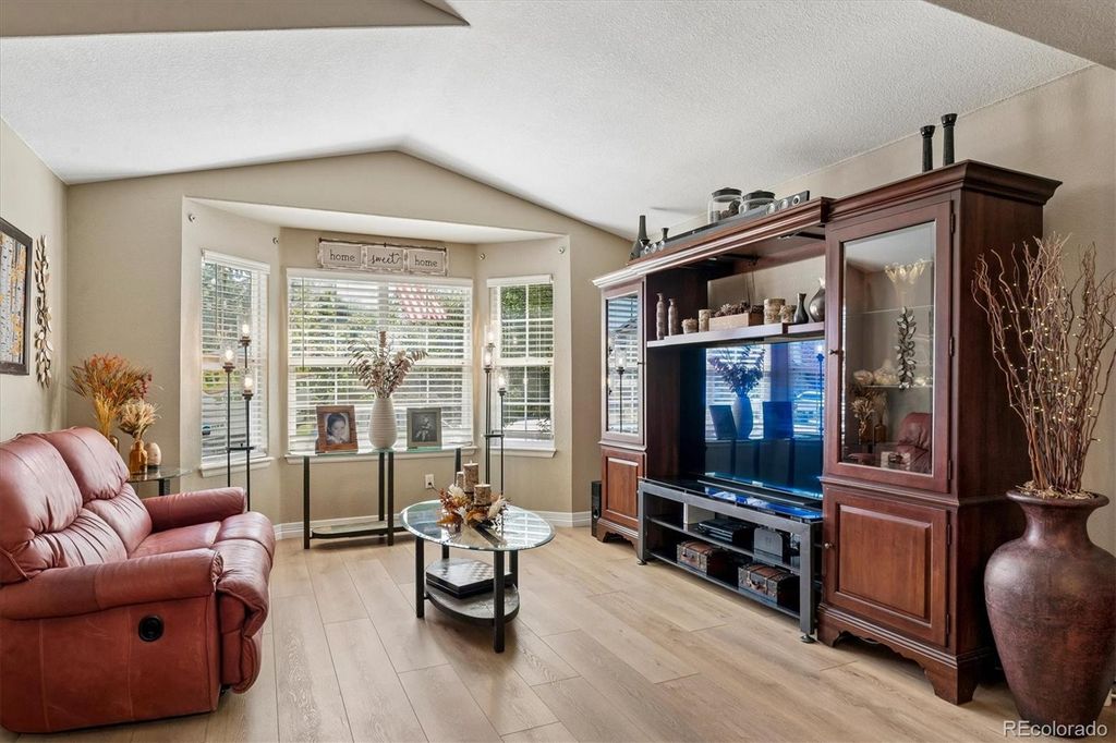 Image 5 of property listing at 9646 Westbury Way, Highlands Ranch, CO 80129