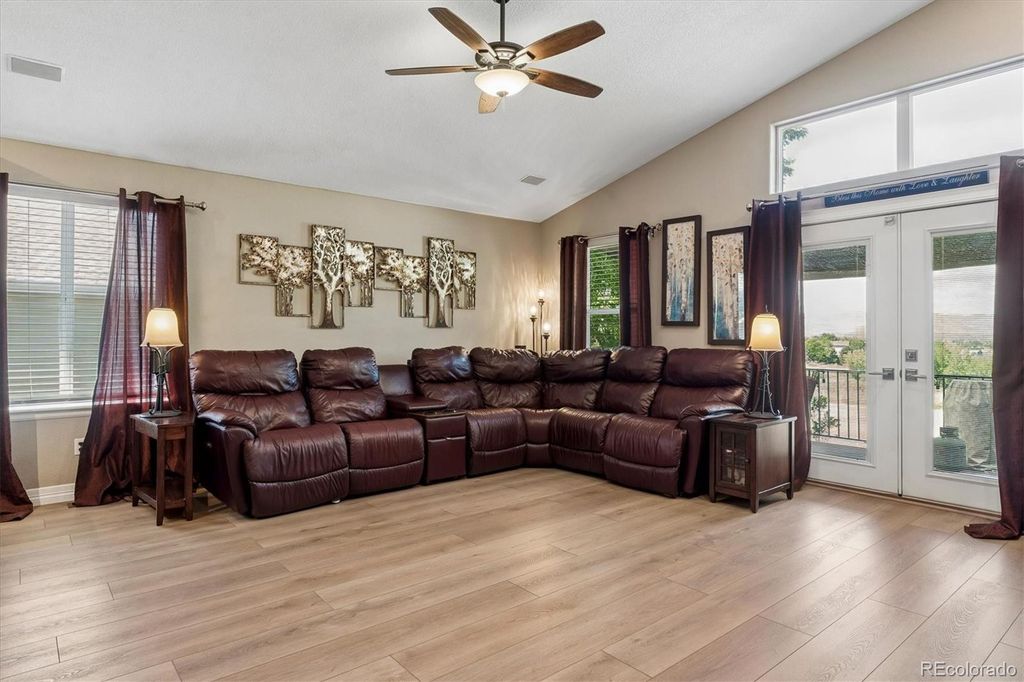 Image 8 of property listing at 9646 Westbury Way, Highlands Ranch, CO 80129