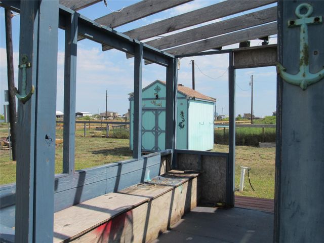 185 Curlew Street, Sargent, TX 77414