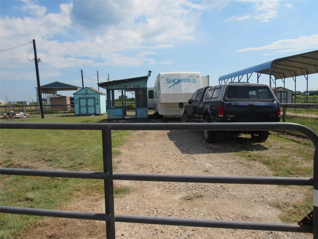 185 Curlew Street, Sargent, TX 77414