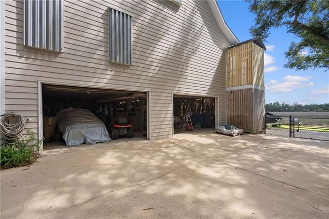 11305 E Point Road, Theodore, AL 36582