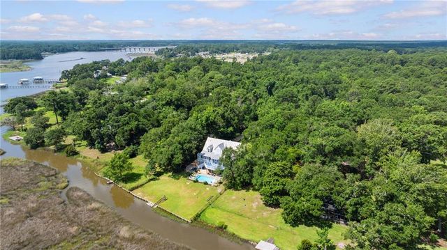 11305 E Point Road, Theodore, AL 36582