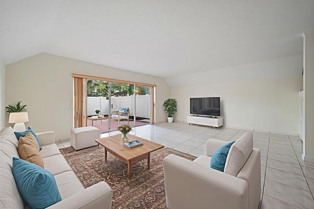 4024 SW 67th Ter 2, Davie, FL 33314