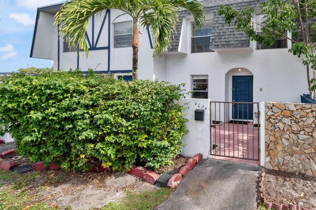 4024 SW 67th Ter 2, Davie, FL 33314