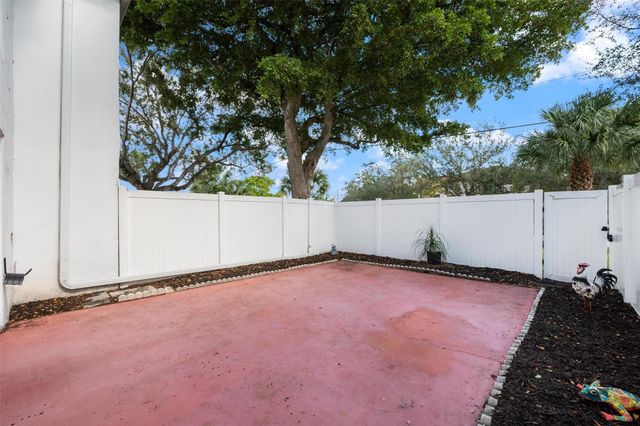 4024 SW 67th Ter 2, Davie, FL 33314