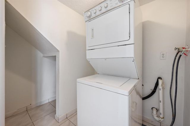 4024 SW 67th Ter 2, Davie, FL 33314