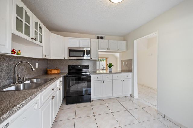 4024 SW 67th Ter 2, Davie, FL 33314