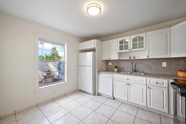 4024 SW 67th Ter 2, Davie, FL 33314