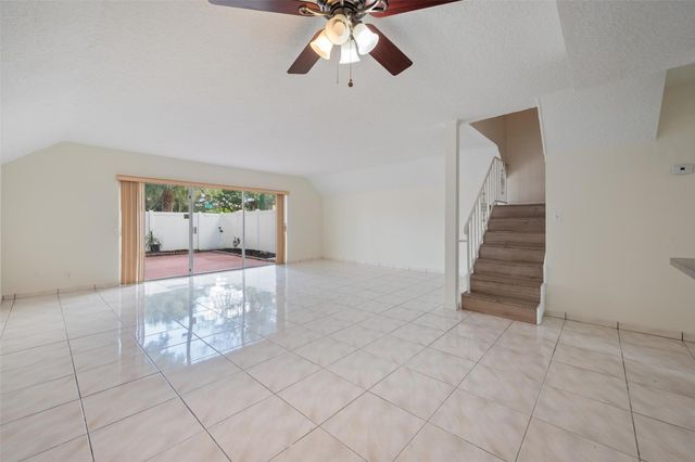 4024 SW 67th Ter 2, Davie, FL 33314