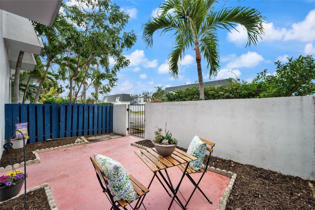 4024 SW 67th Ter 2, Davie, FL 33314