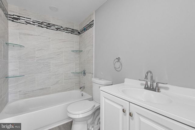 136-A STATE LINE RD, Wilmington, DE 19803