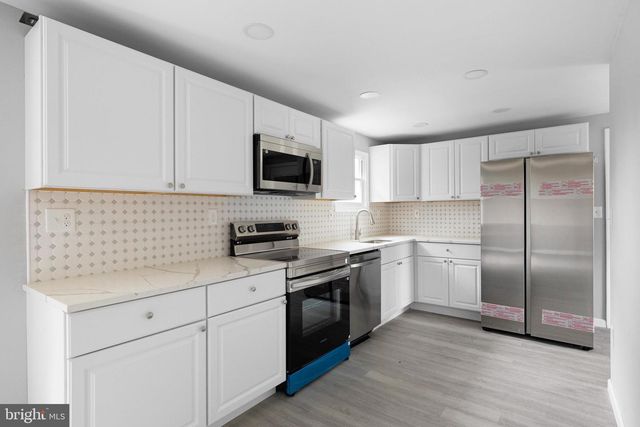 136-A STATE LINE RD, Wilmington, DE 19803