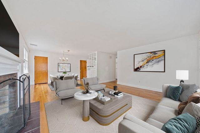 27 Cindy Ln, Braintree, MA 02184