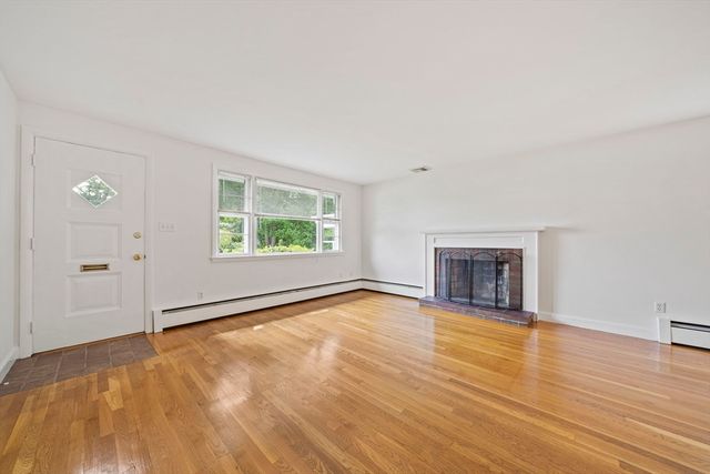 27 Cindy Ln, Braintree, MA 02184