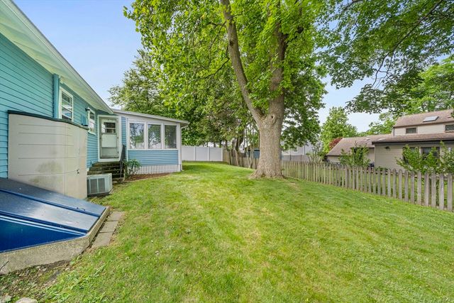 27 Cindy Ln, Braintree, MA 02184