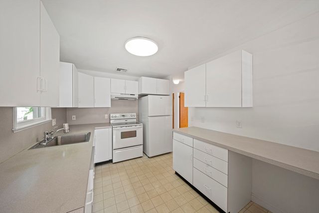 27 Cindy Ln, Braintree, MA 02184