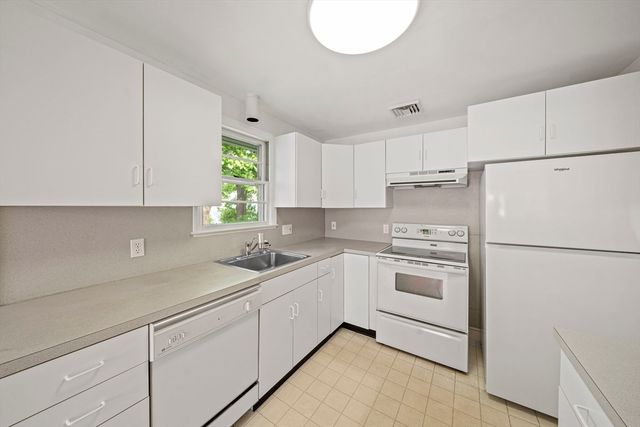 27 Cindy Ln, Braintree, MA 02184