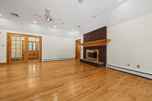89 North St, Topsfield, MA 01983
