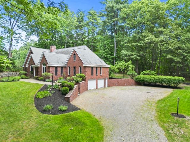 89 North St, Topsfield, MA 01983