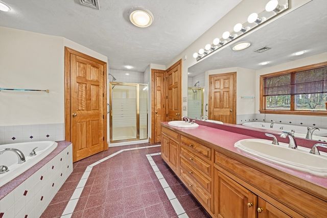 89 North St, Topsfield, MA 01983