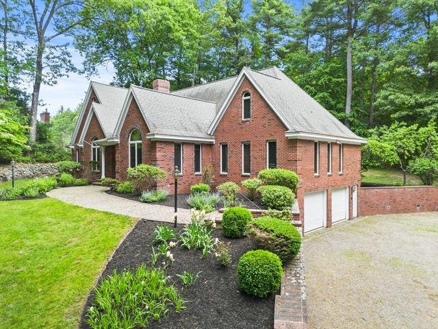 89 North St, Topsfield, MA 01983