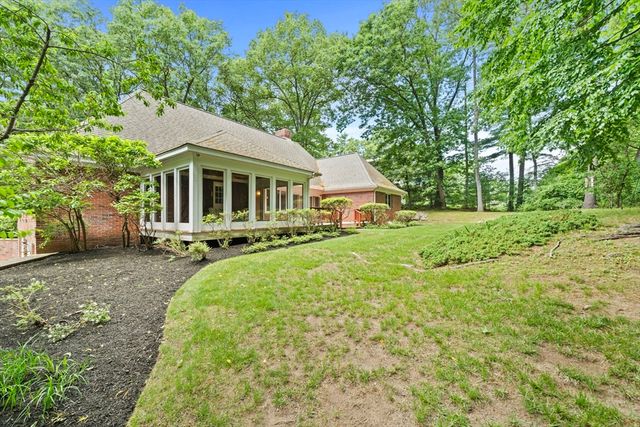 89 North St, Topsfield, MA 01983
