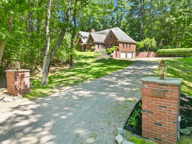 89 North St, Topsfield, MA 01983