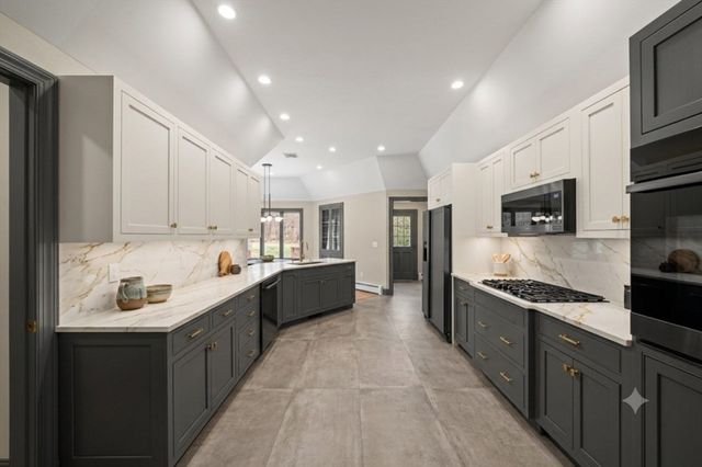 89 North St, Topsfield, MA 01983