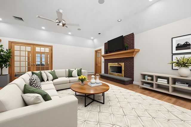 89 North St, Topsfield, MA 01983