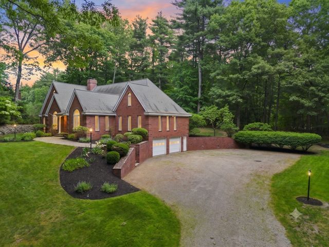 89 North St, Topsfield, MA 01983