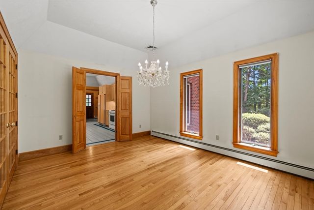 89 North St, Topsfield, MA 01983