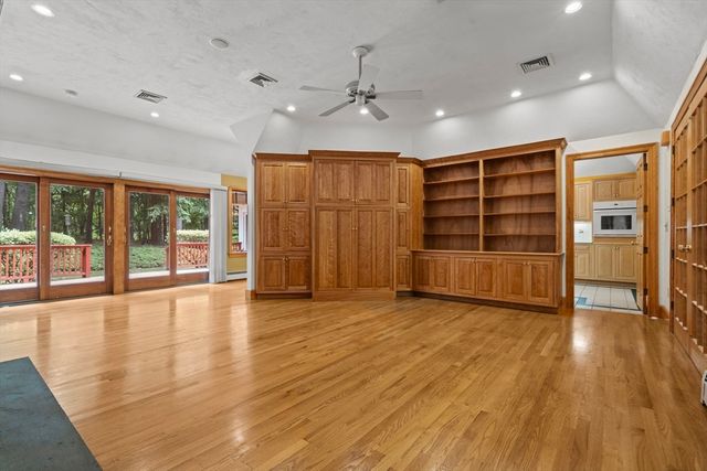 89 North St, Topsfield, MA 01983