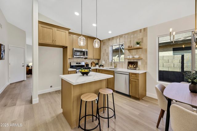 4625 E ABRAHAM Lane, Phoenix, AZ 85050