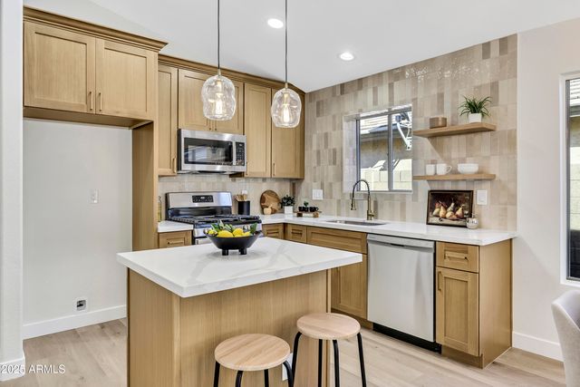 4625 E ABRAHAM Lane, Phoenix, AZ 85050