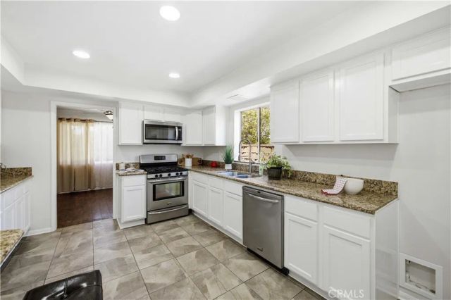 39977 Dyott, Palmdale, CA 93551