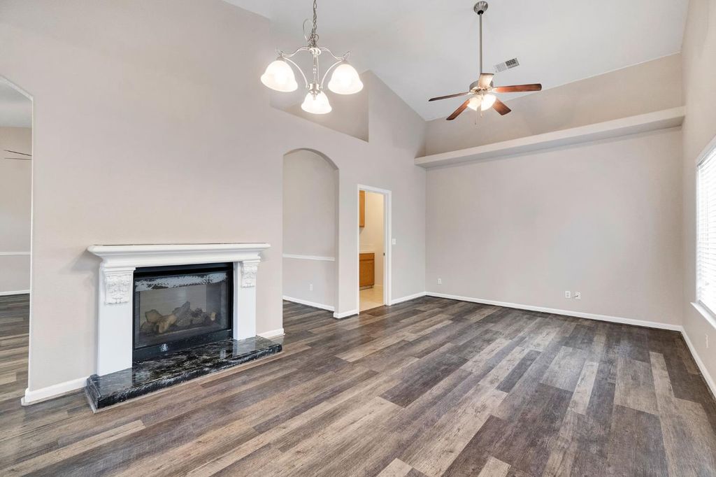 Image 10 of property listing at 4681 W Morris Avenue, Fresno, CA 93722