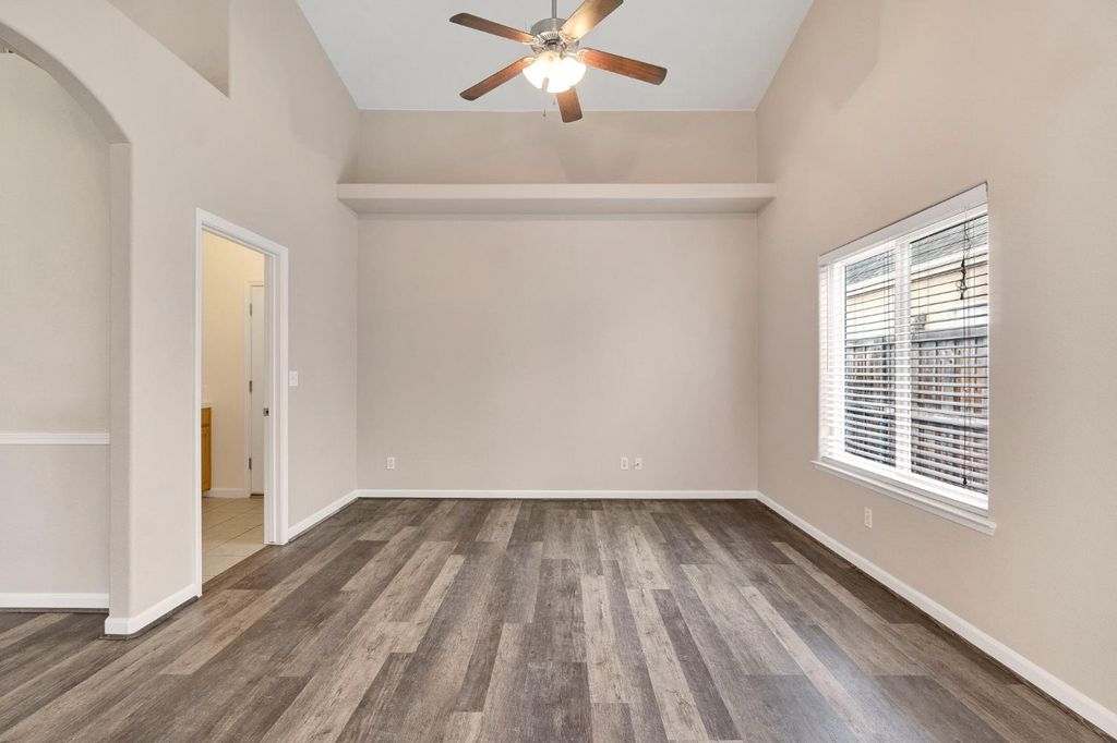 Image 12 of property listing at 4681 W Morris Avenue, Fresno, CA 93722