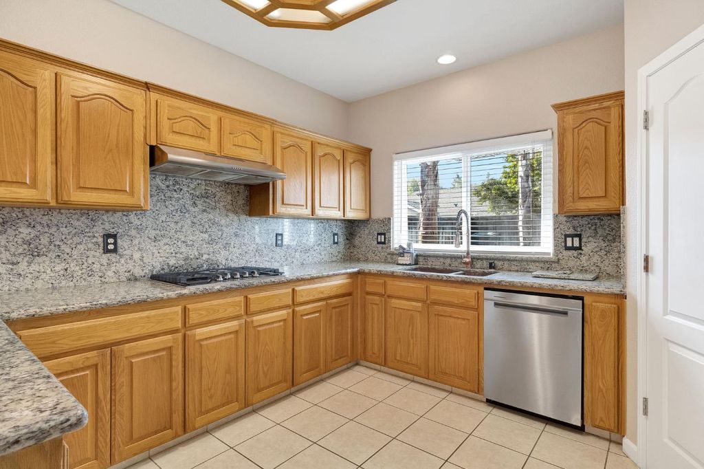 Image 16 of property listing at 4681 W Morris Avenue, Fresno, CA 93722