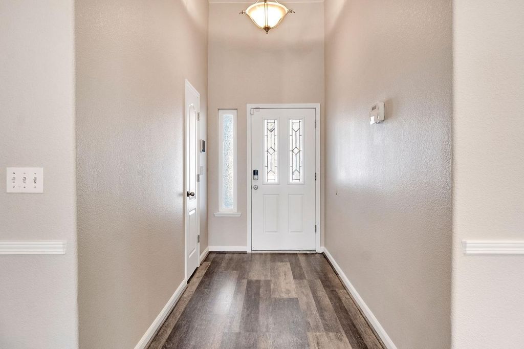 Image 5 of property listing at 4681 W Morris Avenue, Fresno, CA 93722