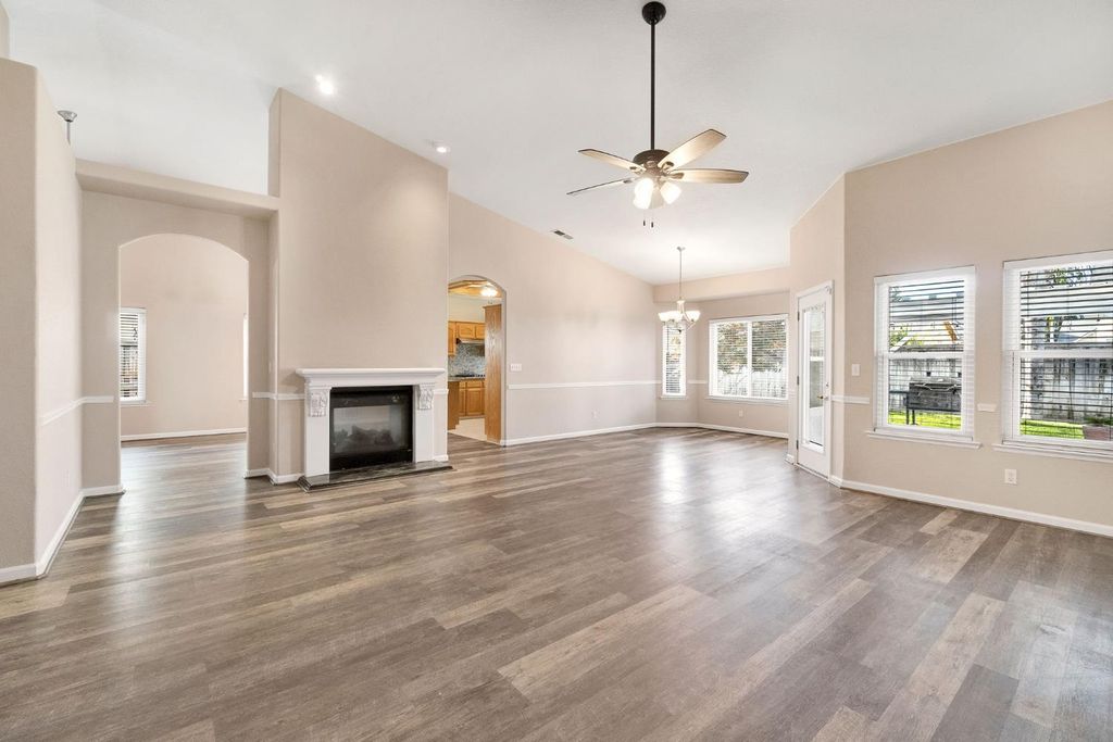 Image 6 of property listing at 4681 W Morris Avenue, Fresno, CA 93722