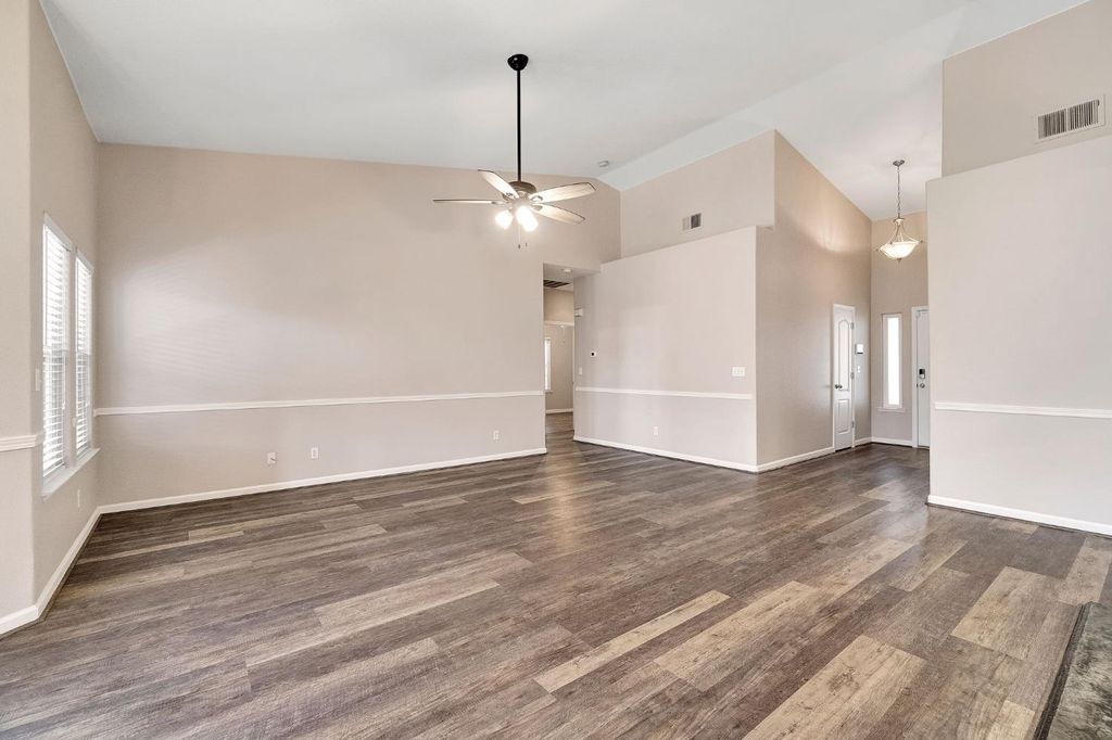 Image 8 of property listing at 4681 W Morris Avenue, Fresno, CA 93722