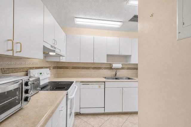1521 NW 18th Avenue 101, Delray Beach, FL 33445