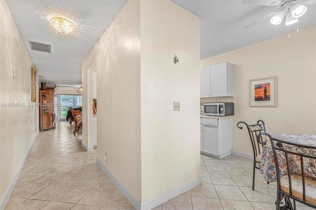 1521 NW 18th Avenue 101, Delray Beach, FL 33445