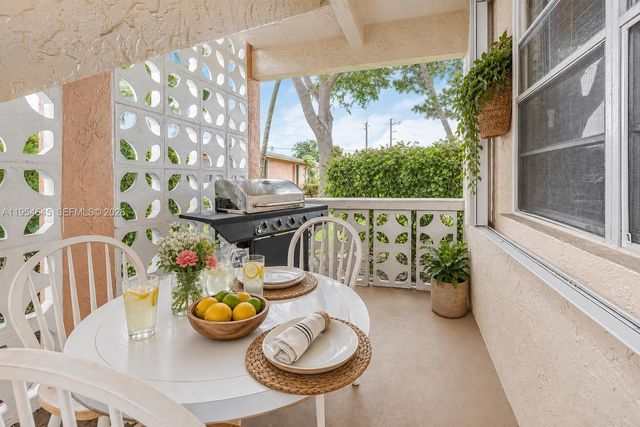 1521 NW 18th Avenue 101, Delray Beach, FL 33445