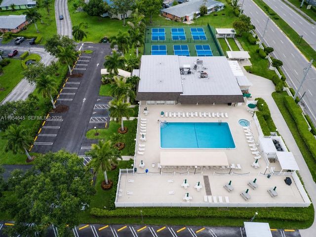 1521 NW 18th Avenue 101, Delray Beach, FL 33445
